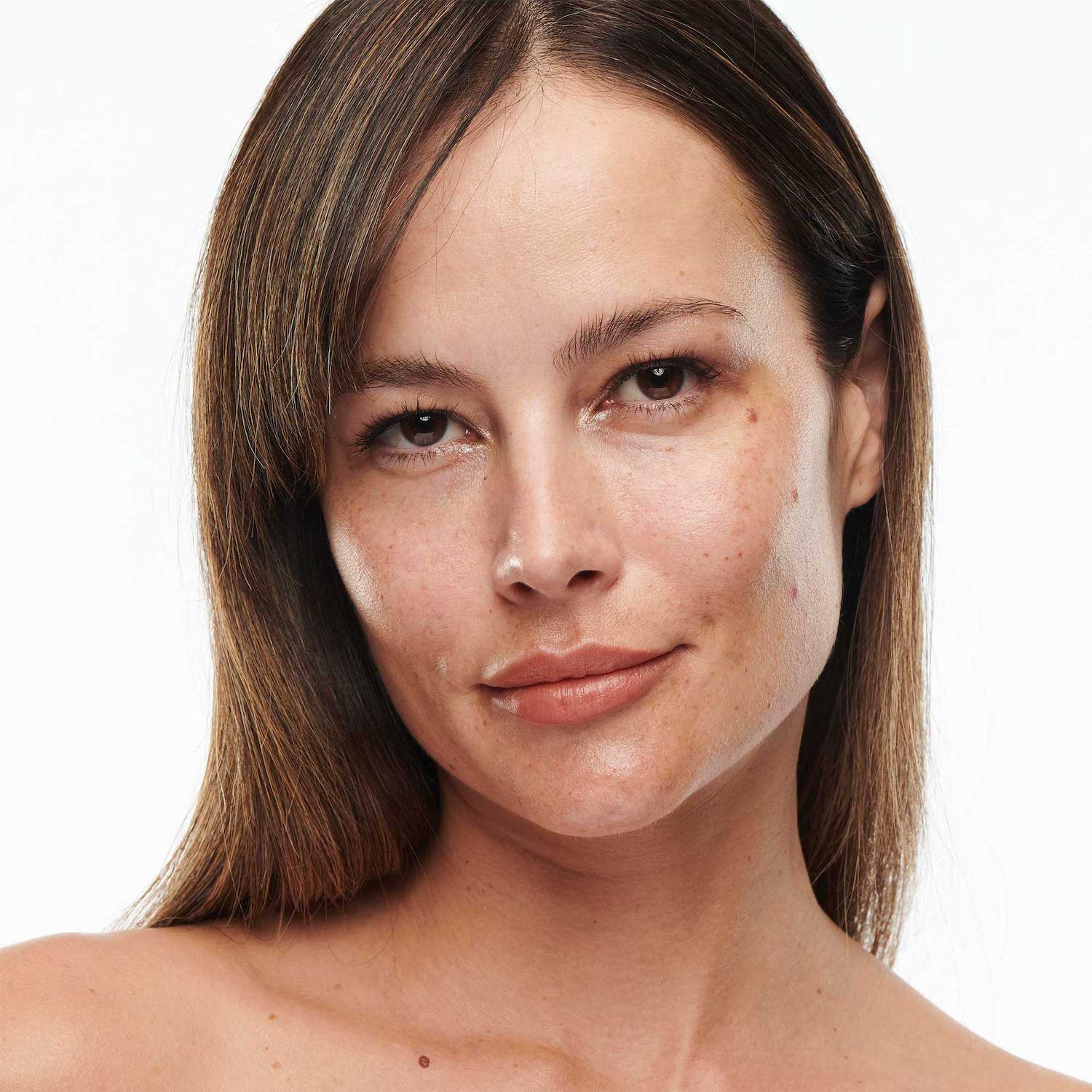 STUDIO RADIANCE SERUM-POWERED (BASE DE MAQUILLAJE PARA ROSTRO)